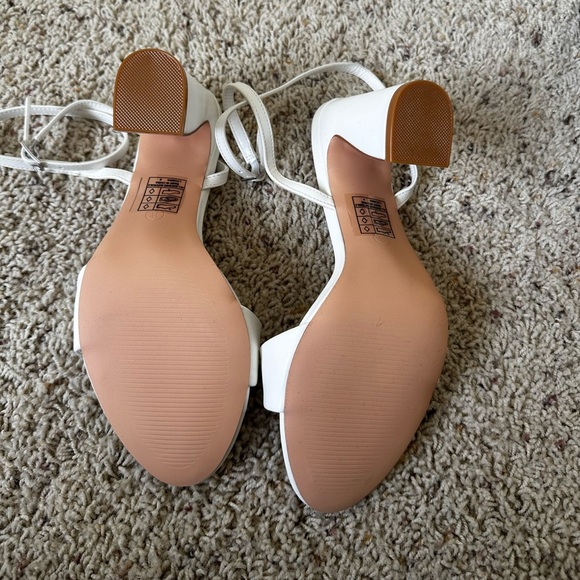 Lulu’s size 8 white heels - Picture 5 of 7